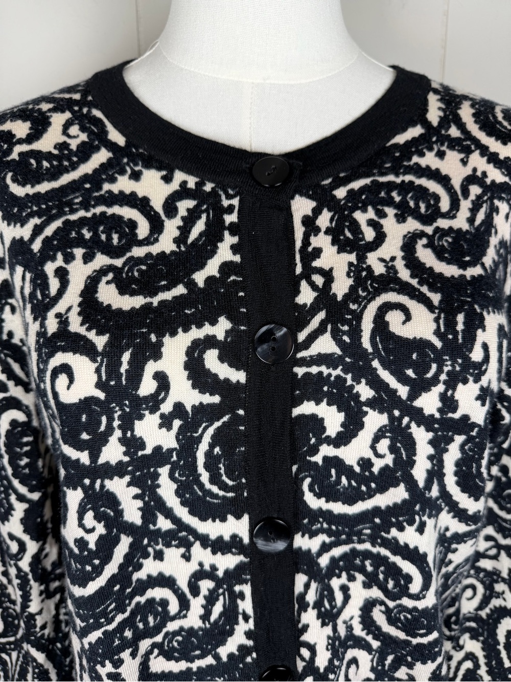 Talbots Vintage Merino Wool Women's Cardigan Sweater Size Medium - Picture 2 of 14